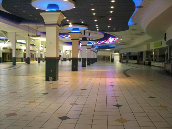 Wonderland Mall (Wonderland Shopping Center) - 2004 Photo (newer photo)